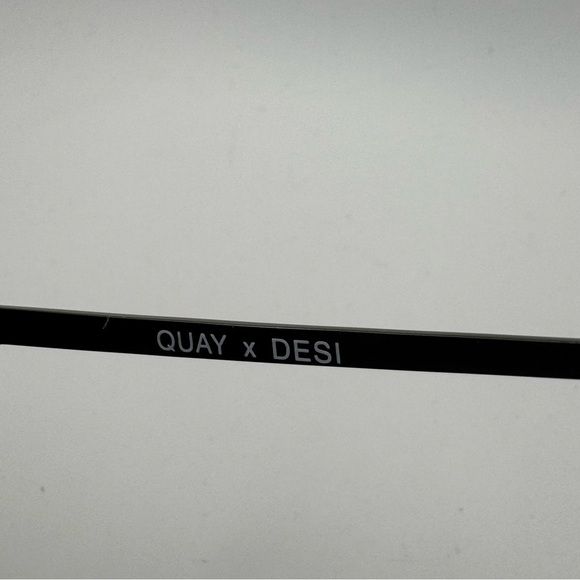 Quay x Desi High Key Mini Black Frame Fade Lens Aviator Shape Women’s Unisex - Picture 8 of 12